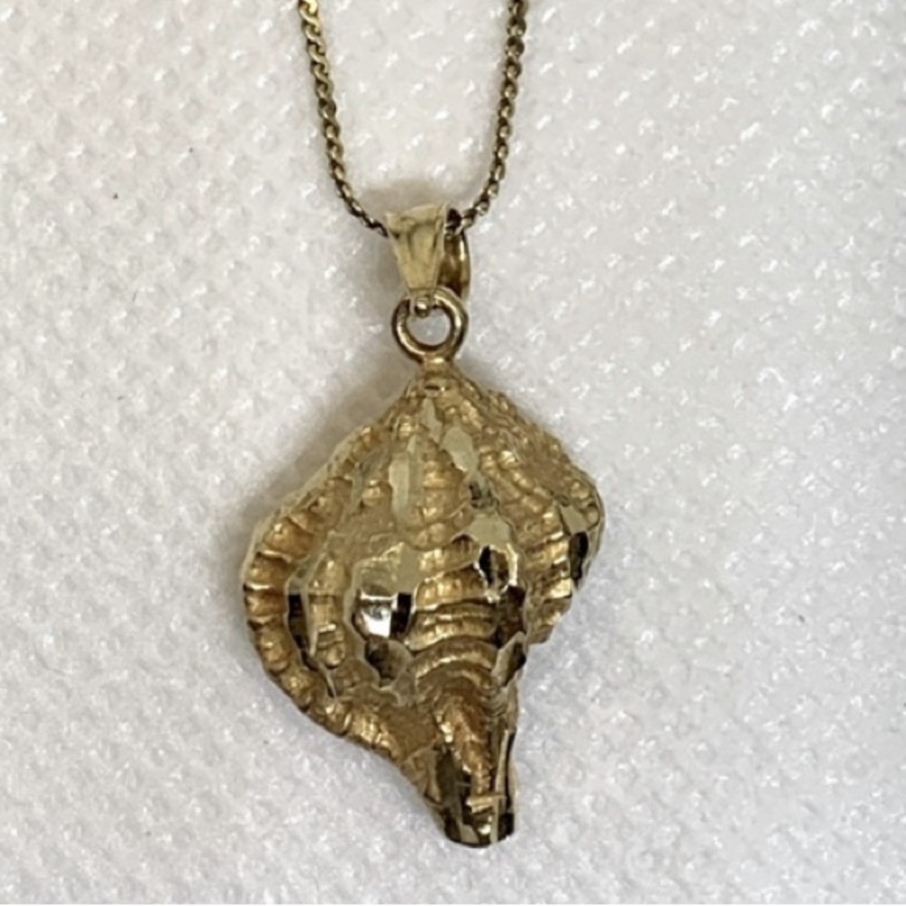 14k solid yellow Gold Shell Pendant. - Picture 6 of 7